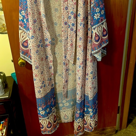Beautiful Robe/Duster - Picture 2 of 6